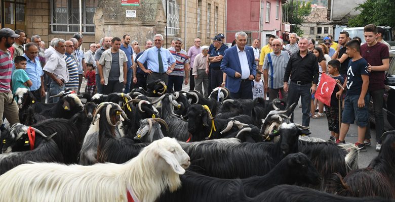 Isparta’nın asırlardır süregelen geleneklerinden birisi olan Kurban Bayramı arefesinde gerçekleştirilen
