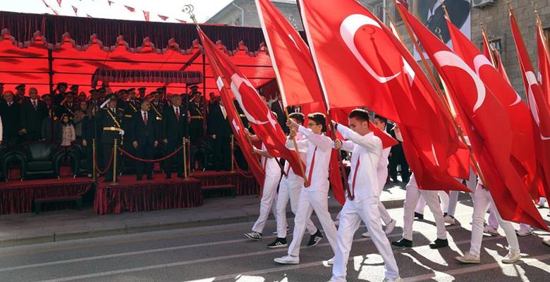 Cumhuriyetin ilan edilişinin 95. yıldönümü Isparta’da düzenlenen törenlerle kutlandı. Kutlamalar