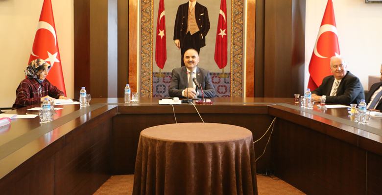 Vali Şehmus Günaydın Ekim ayı merkez muhtarlar toplantısında muhtarlarla bir