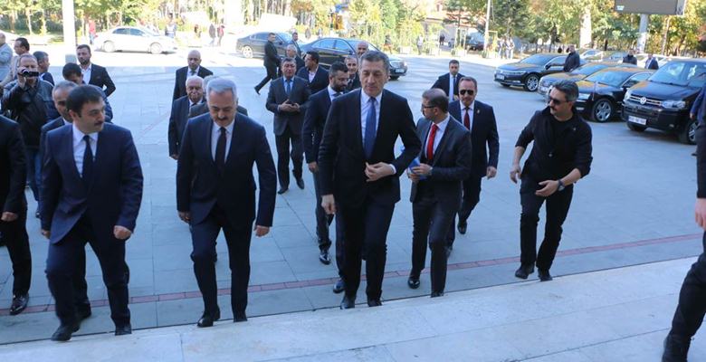Millî Eğitim Bakanı Ziya Selçuk, Burdur ve Isparta’da çeşitli temaslarda
