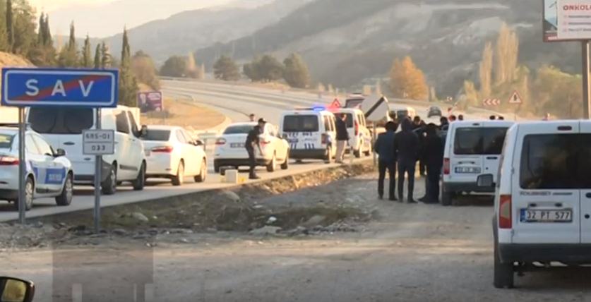 Sav Kasabası çıkışında polisin açtığı ateş sonucu vurulan şüphelinin yanında