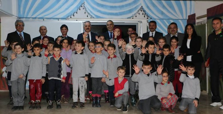 İl Halk Kütüphanesi bünyesinde faaliyet gösteren gezici kütüphane, kasaba ve