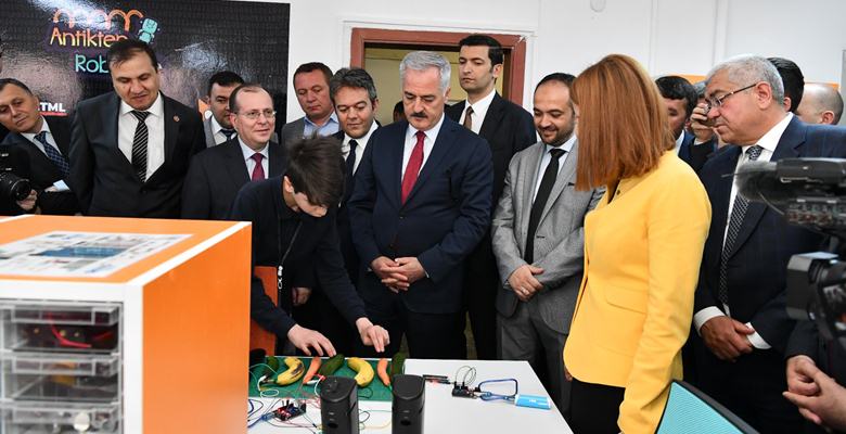 Günümüzde hız kesmeden gelişmeye devam eden teknoloji ve internetin temeli