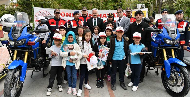 Her yıl Mayıs ayında kutlanan Karayolu Trafik Güvenliği Günü ve