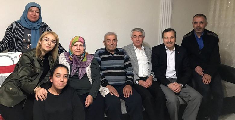 Belediye Başkanı Şükrü Başdeğirmen, Anneler Günü dolayısıyla şehit annesi Gülümser