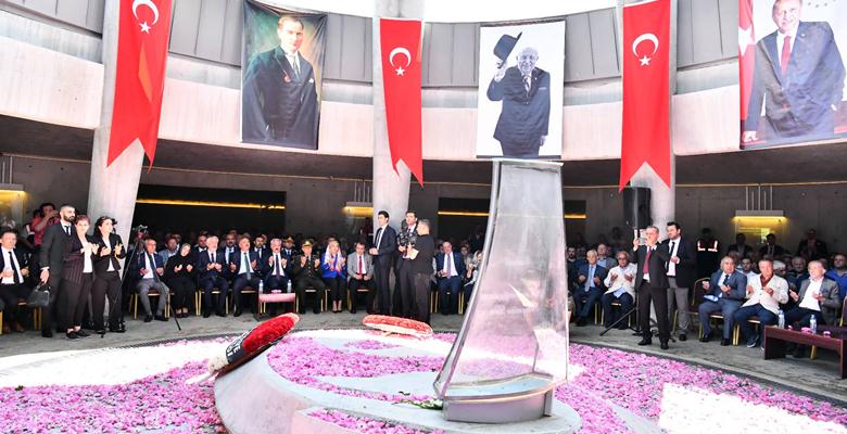 Merhum 9.Cumhurbaşkanı Süleyman Demirel, vefatının 4. yılında anıt mezarı başında