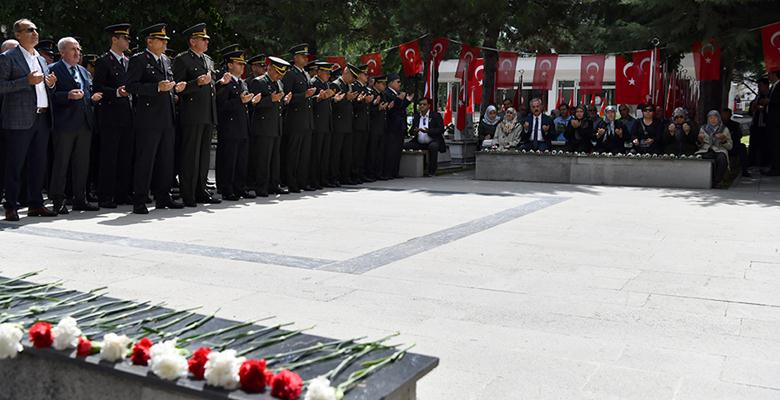 DEMOKRASİ ŞEHİTLERİ HATIRA ORMANINA FİDAN DİKİLDİ 15 Temmuz Milli Birlik