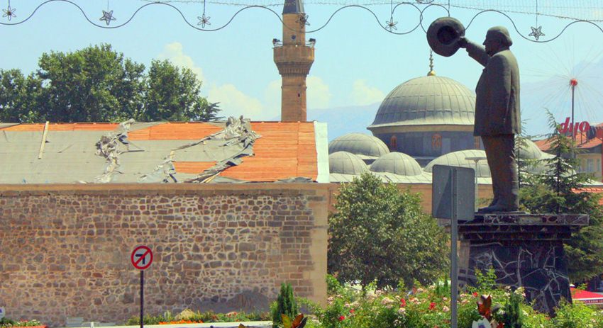 Isparta’nın yetiştirdiği en önemli devlet adamlarından, 9’uncu Cumhurbaşkanı merhum Süleyman