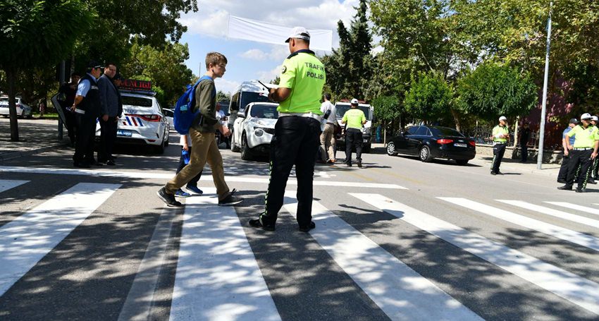 Yaya Geçidi Nöbeti “Öncelik Hayatın Öncelik Yayanın”