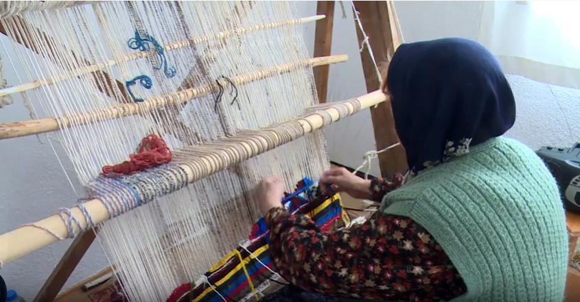 Gönen ilçesinde yaşayan 96 yaşındaki Selver Karakale, 8 yaşından bu