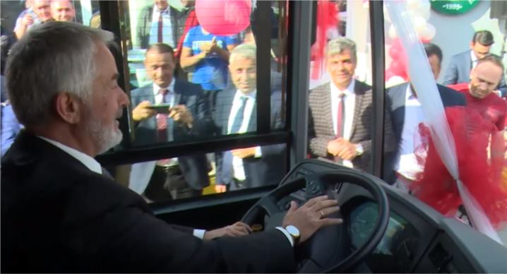 150 yolcu kapasiteli körüklü otobüs hizmette