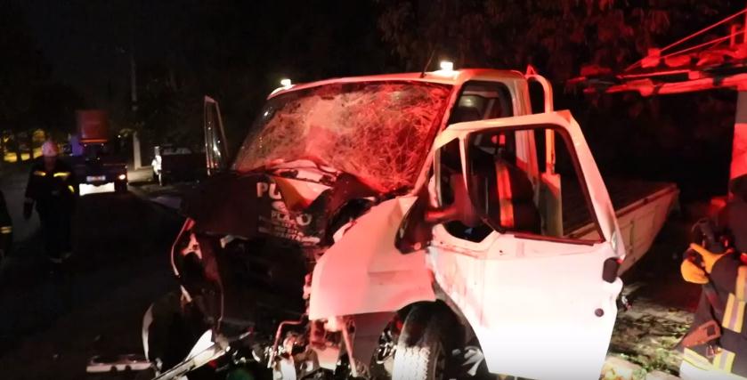 Isparta’da seyir halindeki kamyonetin park halinde kamyonete çarptıktan sonra vurduğu