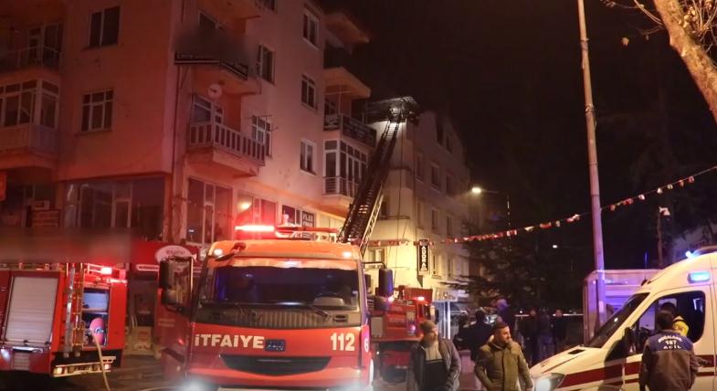 Sabaha karşı İstiklal Mahallesinde meydana geldi. Öğrencilerin kaldığı 5 katlı