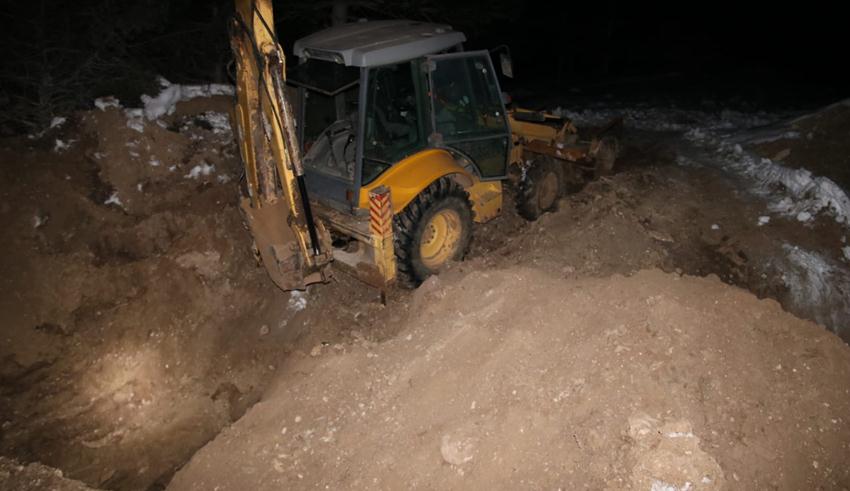 Isparta’nın Yalvaç ilçesinde kaçak kazı yaparken suçüstü yakalanan 3 kişiden