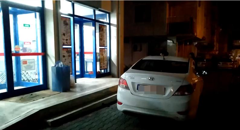 Isparta’da kapanış saatine yakın zamanda bir market zincirine giden şahıs,