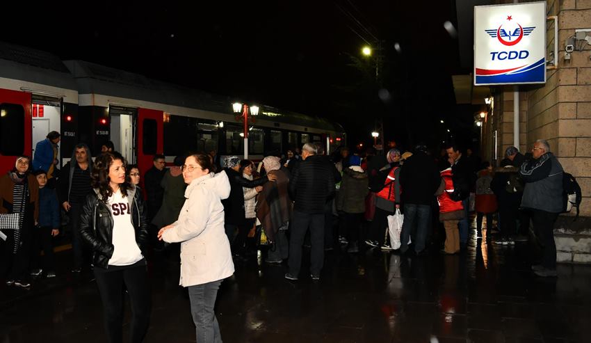 Isparta Garı’ından kalkan tren 8 saat 30 dakika süren keyifli