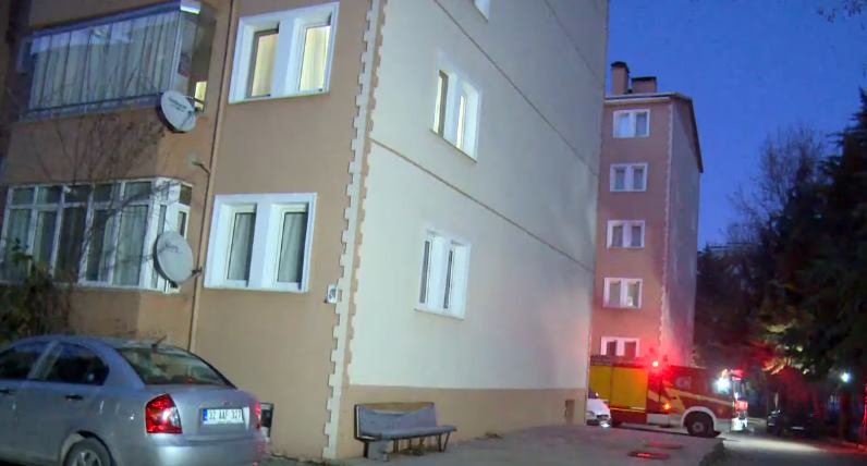 Hanife Sultan Mahallesi, 3444. Sokaktaki bir apartmanın 5 katına çıkan