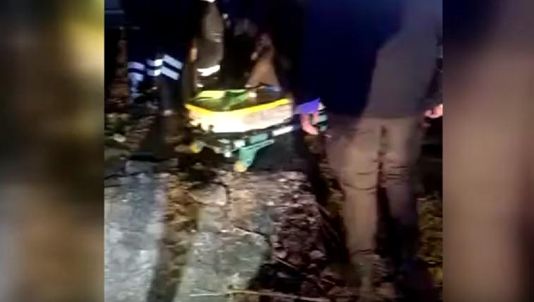 Deregümü yolunda gece saatlerinde feci bir kaza meydana geldi. Otomobil