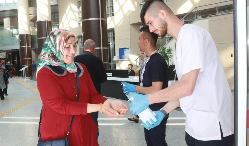 Tüm dünyaya korku salan Korona Virüsü, Türkiye’ye sıçradı. Sağlık Bakanı