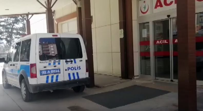 Isparta’nın Şarkikaraağaç ilçesinde köylerden taşımalı eğitim için gelen kız öğrencilerden