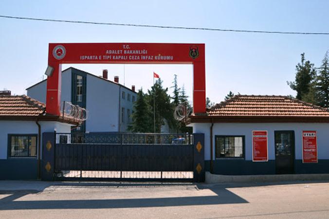 Isparta Cezaevinde koronavirüs paniği yaşandı. Bir süredir izinde olan Cezaevi