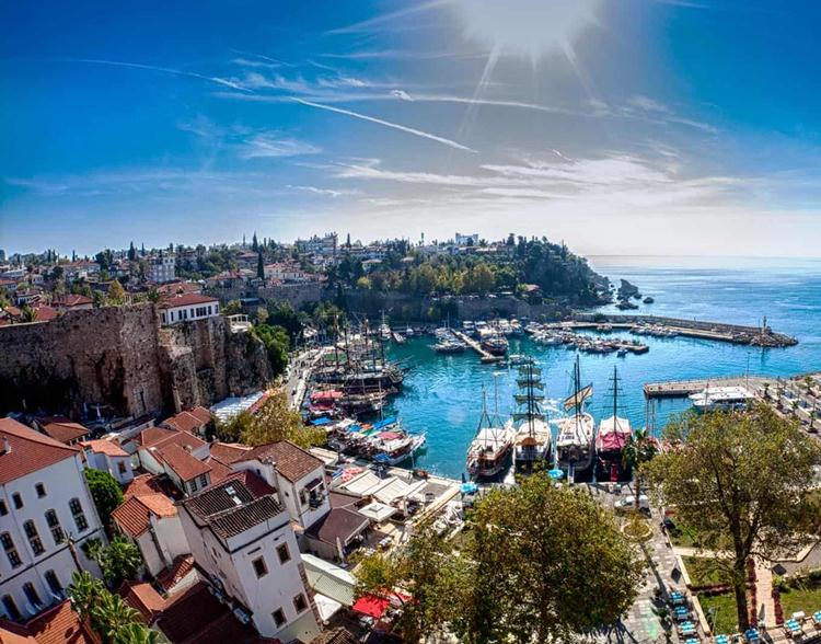 Antalya’da, yeni tip koronavirüse (Covid-19) karşı alınan tedbirler kapsamında, kente