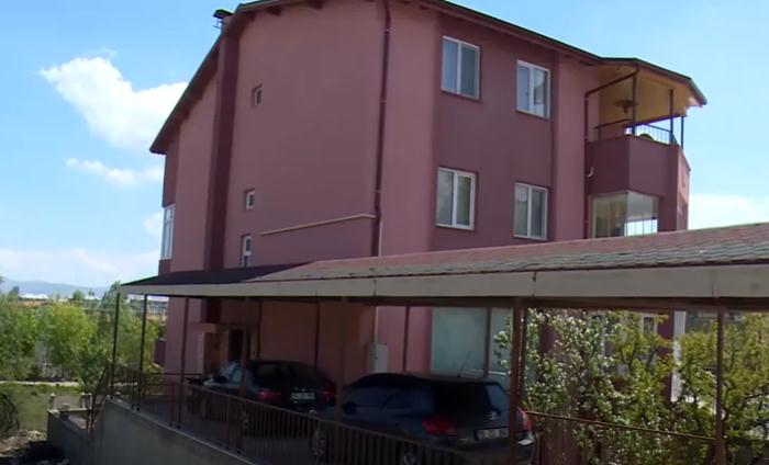 Isparta’da Hızırbey Mahallesinde yalnız yaşayan 75 yaşındaki Gülten Pekşen, evinde