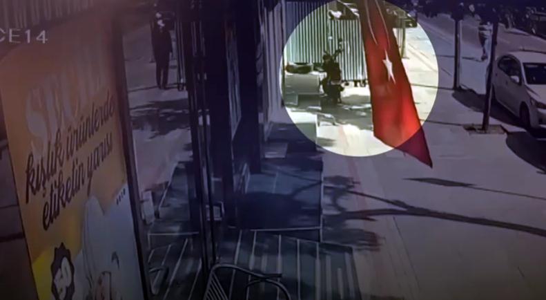 Isparta’da Mimar Sinan Caddesi Üzerindeki bir inşaatın önünden çanta içerisindeki