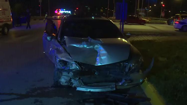 Isparta’da kamyonet ile otomobilin çarpışması sonucu meydana gelen trafik kazasında