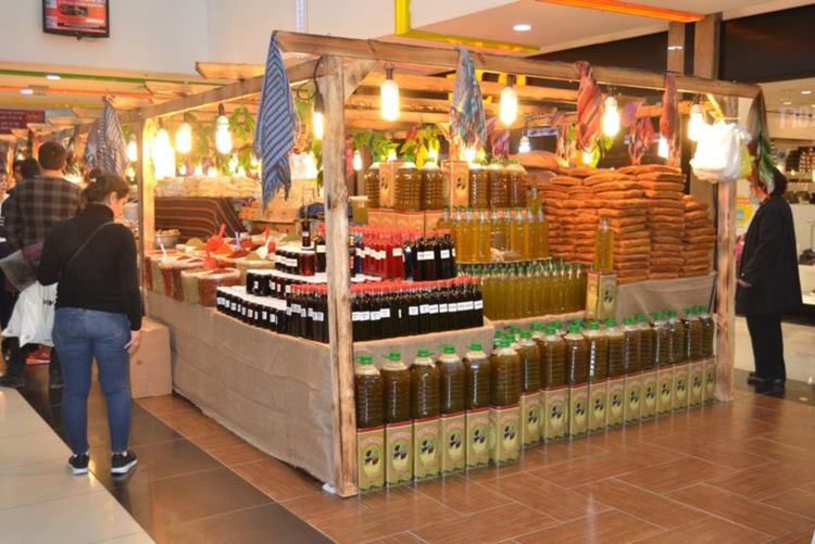 Iyaş Bulvar Alışveriş ve Yaşam Merkezinde yöresel ürünler fuarı açıldı.