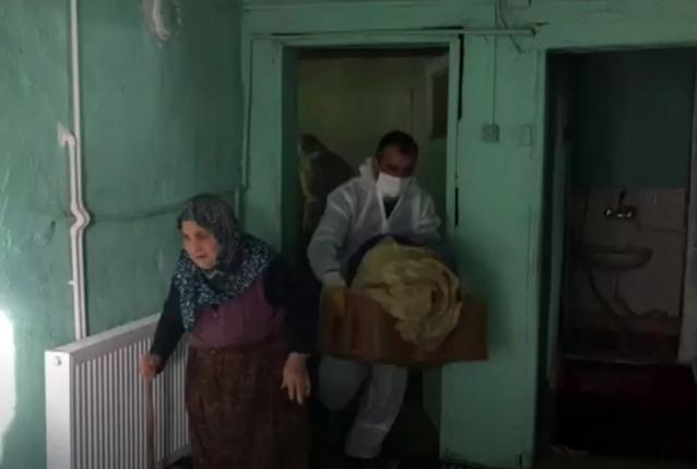 Isparta Belediyesi Temizlik İşleri Müdürlüğü ekipleri, Gülcü Mahallesinde çöplerle dolan