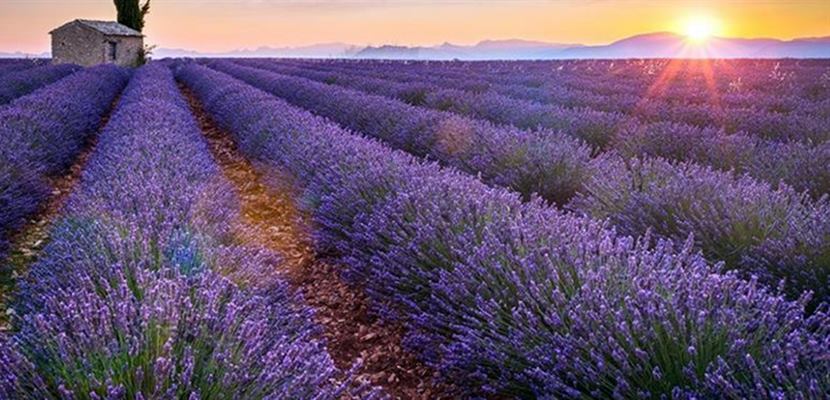 Torosların eteğinde, Isparta’nın yaklaşık 40 kilometre uzağına kurulu ve yalnızca