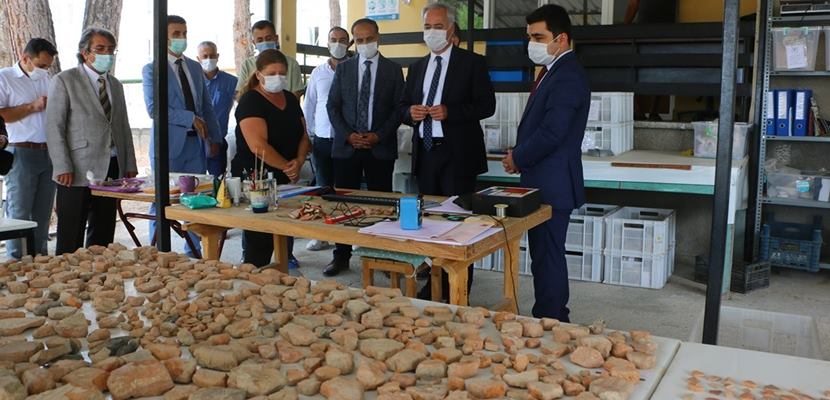 Atabey ilçesinin Bayat köyü sınırları içerisinde yer alan Seleukeia Sidera