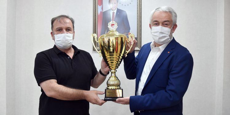 Ispartaspor Kulübü Başkanı Atakan Yazgan ve yönetim kurulu üyeleri, Ispartaspor’un