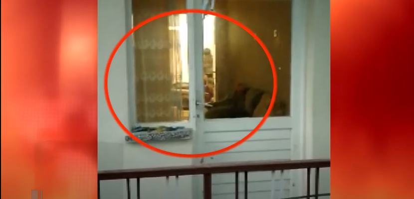 Isparta’da engelli kızını darp eden babanın görüntüleri bir komşusu tarafından