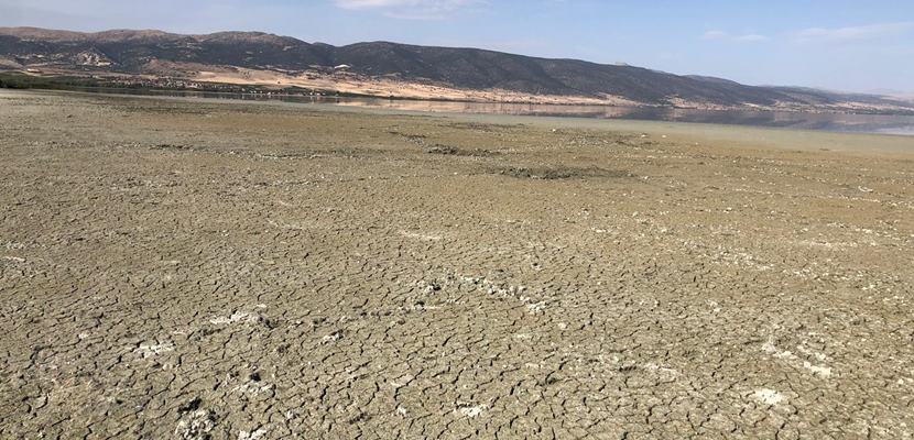Isparta’da yüzde 60’lık su seviyesini kaybeden Eğirdir Gölü kurumaya yüz
