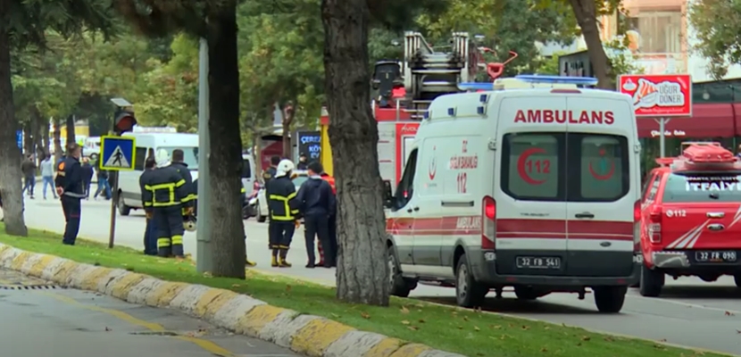 Isparta İstanbul Caddesinde rehin alma olayı sebebi ile cadde polis