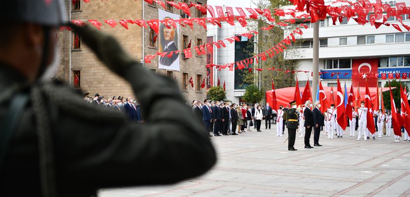 Büyük Türk Milletinin, tarihte eşine rastlanmayan bir kahramanlık destanı yazarak