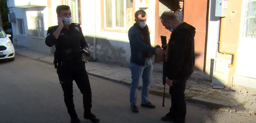 İddialara göre Emre Mahallesi 3814. Sokakta yaşayan iki komşu arasında