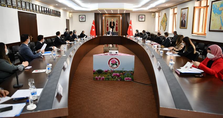 Isparta Valiliği’nde Vali Ömer Seymenoğlu başkanlığında Kaymakamlar toplantısı düzenlendi. Tüm