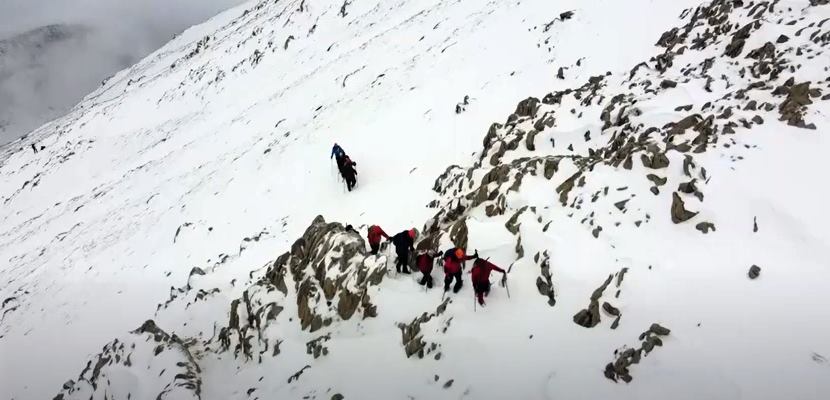 Isparta’da dağcılar yeni yılı 2798 rakımlı Gelincik Dağında karşıladılar. Dağcılar,