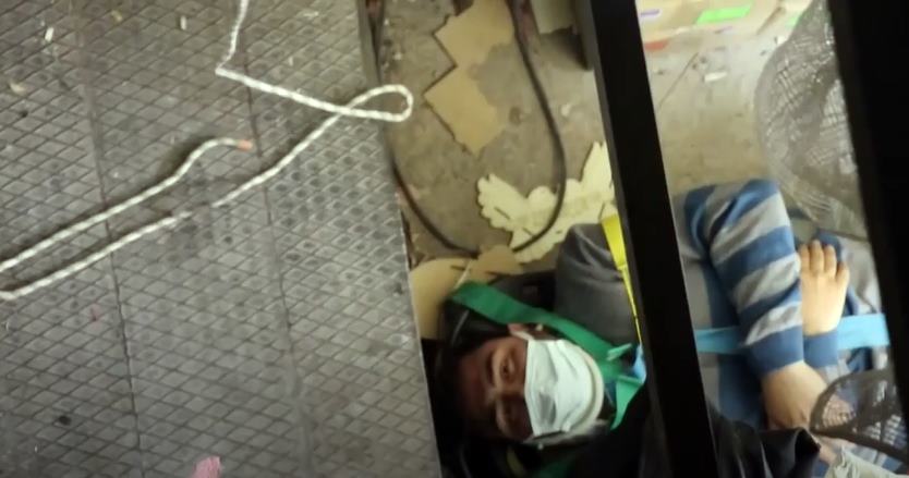 Isparta’da bir işyerinde yük asansörünün düşmesi sonucu 2 kişi yaralanırken,