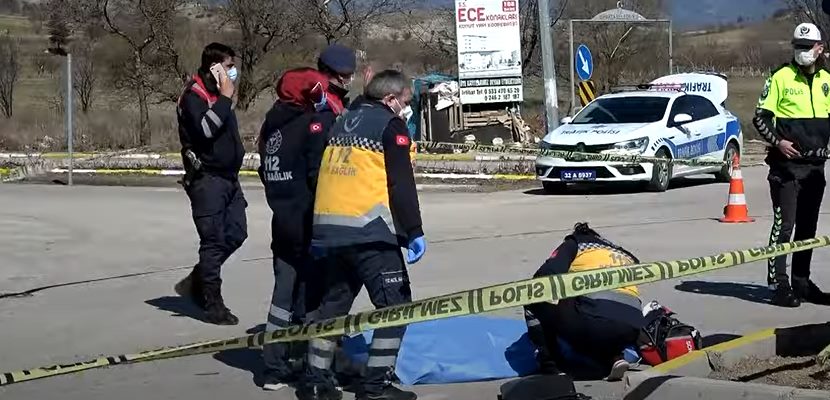 Isparta Eğirdir yolunu Aliköy Kavşağı’nda otomobil ile motosiklet çarpıştı. Meydana