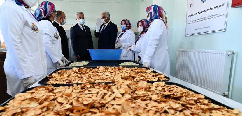 Isparta’da sayıları 14’ü bulan kadın kooperatifleri Isparta’ya özgü ürünleri ön