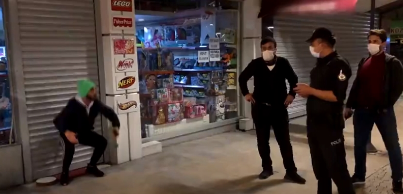 Isparta’da sokağa çıkma kısıtlamasının devam ettiği saatlerde iki grup arasında