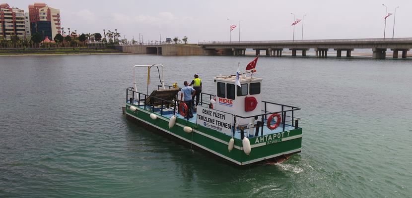 Süleyman Demirel Kongre Merkezi’nde düzenlenen toplantıya katılan Ekonomi Bakanı Nihat
