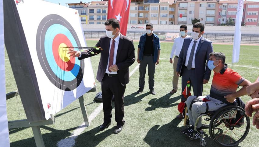 Burdur Valisi Ali Arslantaş, 2020 Tokyo Paralimpik Oyunlarına katılacak Paralimpik