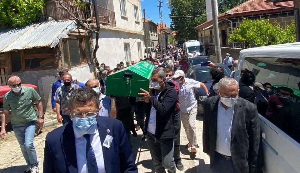 Koronavirüs salgını nedeniyle tedavi gördüğü hastanede hayatını kaybeden İyi Parti