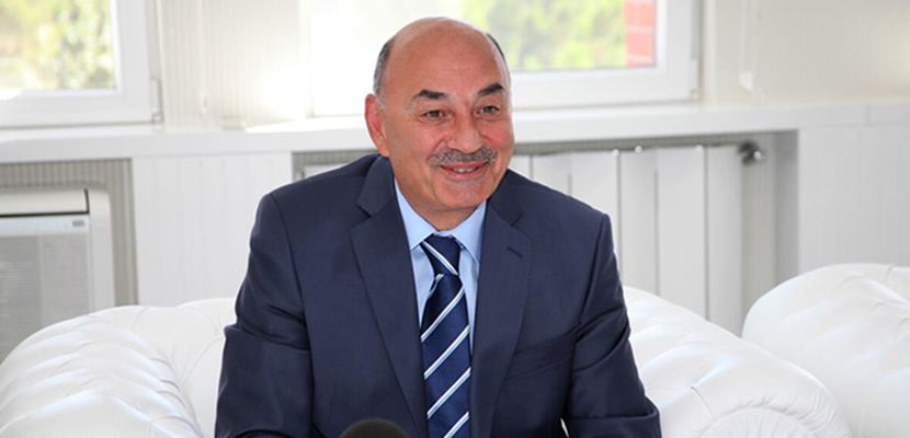 Bayramların birlik ve beraberlik günü olduğunu belirten Isparta eski Belediye