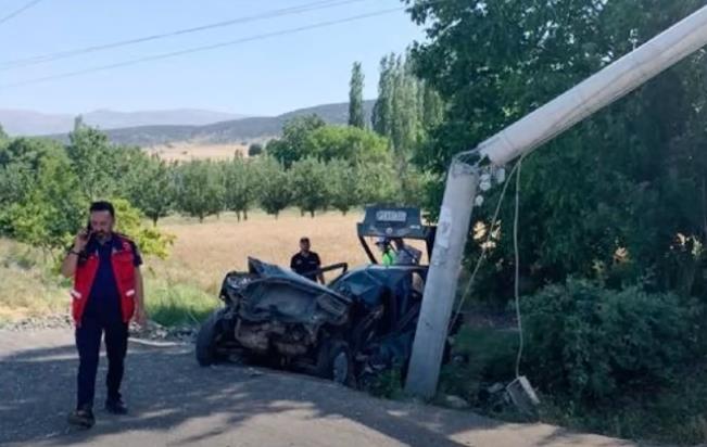 Isparta’nın Gelendost ilçesinde sürücünün direksiyon hakimiyetini kaybetmesi sonucu kontrolden çıkan